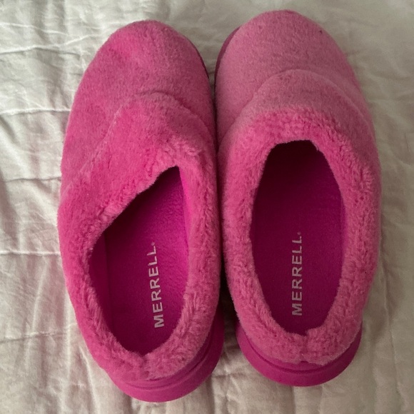 Merrell Vibrant Pink Fleece Slippers - Picture 1 of 4